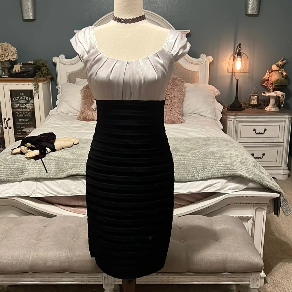 Black/silver fitted size 4 dress. Very flattering to the figure! - Picture 1 of 3